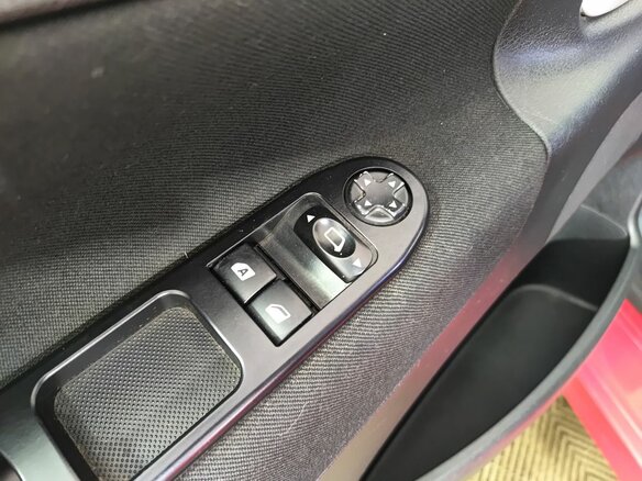 2007 Peugeot 207 I, красный - вид 18