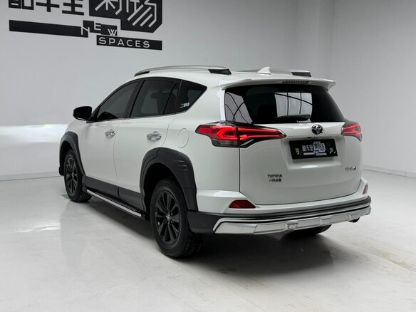 2016 Toyota RAV4 IV (XA40) Рестайлинг, белый - вид 3