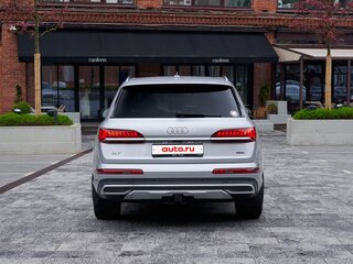 2021 Audi Q7 55 TFSI II (4M) Рестайлинг, серебристый, 5690000 рублей, вид 4