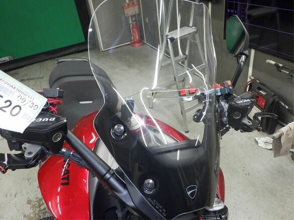 2026 Ducati Diavel V4, красный - вид 13
