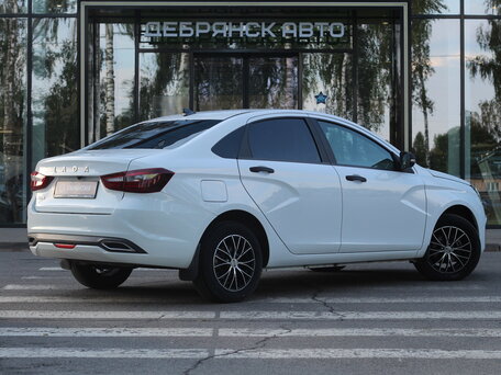 2024 Lada (ВАЗ) Vesta I Рестайлинг (NG), белый, 1349000 рублей, вид 4