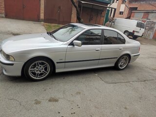 2002 BMW 5 серии 525i IV (E39) Рестайлинг, серебристый, 1300000 рублей, вид 4