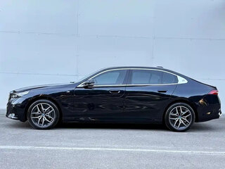 2025 BMW i5 Long eDrive35L, чёрный, 6300008 рублей, вид 4