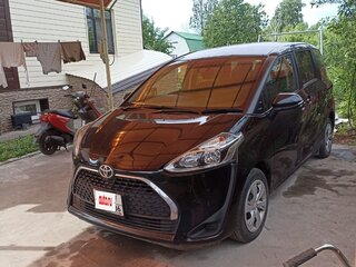 2022 Toyota Sienta II Рестайлинг, чёрный, 1750000 рублей, вид 1