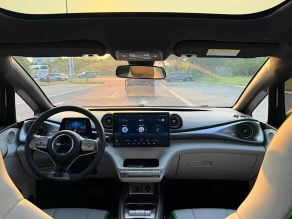 2021 BYD Dolphin 44.9 kWh I, белый, 990202 рублей - вид 4