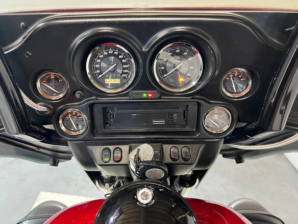 2010 Harley-Davidson Electra Glide, пурпурный, 1200000 рублей - вид 27