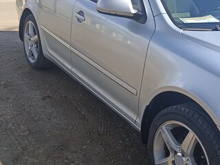 2009 Skoda Octavia II (A5) Рестайлинг, серебристый, 680000 рублей, вид 4