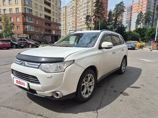 2013 Mitsubishi Outlander III, белый, 1000000 рублей, вид 1