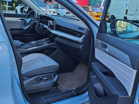 2023 Volkswagen Tavendor I, серый, 4790000 рублей - вид 27