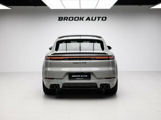 2026 Porsche Cayenne GTS Coupé III Рестайлинг, серый, 25990000 рублей, вид 5