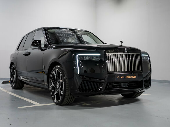 2025 Rolls-Royce Cullinan Black Badge I Рестайлинг (Series II), чёрный, 72000000 рублей - вид 2