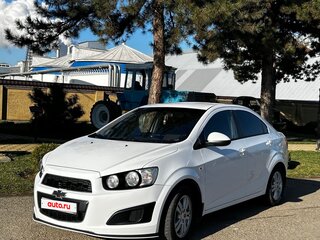 2014 Chevrolet Aveo II, белый, 720000 рублей, вид 3