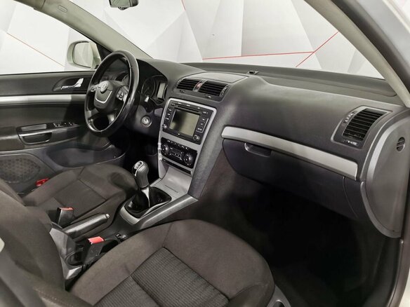 2011 Skoda Octavia II (A5) Рестайлинг, жёлтый - вид 10
