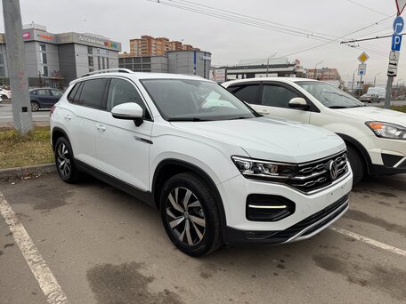 2021 Volkswagen Tayron I, белый, 2795000 рублей, вид 4