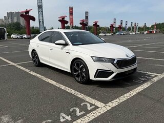 2022 Skoda Octavia IV (A8), белый, 2300000 рублей, вид 3