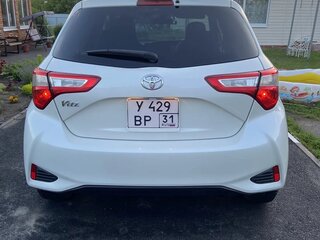 2017 Toyota Vitz III (XP130) Рестайлинг, белый, 1000000 рублей, вид 4