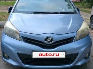 2011 Toyota Vitz III (XP130), голубой, 550000 рублей, вид 1