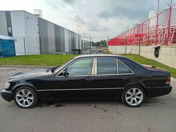 1991 Mercedes-Benz S-Класс 300 III (W140), чёрный, 390000 рублей - вид 4