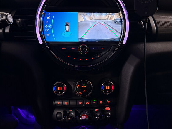2020 Mini Hatch Cooper III (F55/F56) Рестайлинг, чёрный - вид 5
