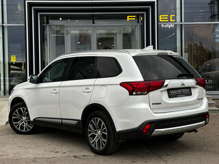 2017 Mitsubishi Outlander III Рестайлинг 2, белый, 1995000 рублей, вид 5