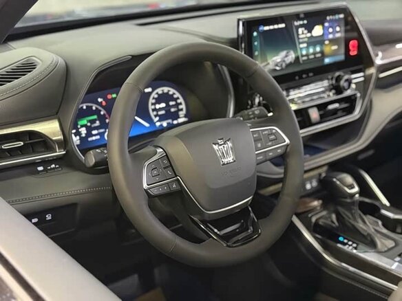 2025 Toyota Crown Kluger, чёрный, 5440202 рублей - вид 11