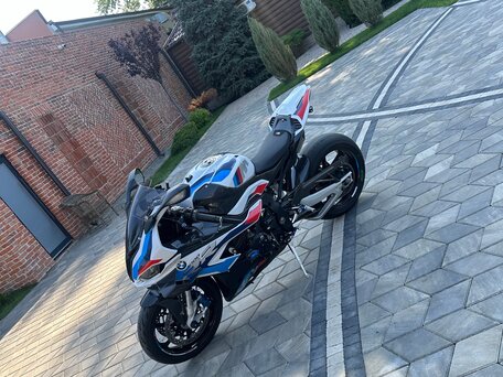 2021 BMW M 1000 RR, белый, 2500000 рублей, вид 1