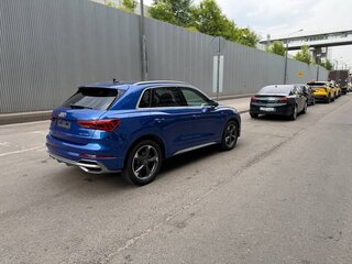 2022 Audi Q3 35 TFSI II (F3), синий, 2340000 рублей, вид 4