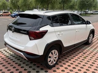 2022 Toyota Yaris L X XP150 Рестайлинг, белый, 900000 рублей, вид 5