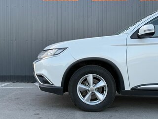 2018 Mitsubishi Outlander III Рестайлинг 3, белый, 1590000 рублей, вид 5