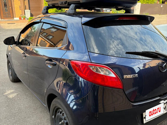 2013 Mazda 2 II Рестайлинг (DE2), синий, 650000 рублей - вид 2