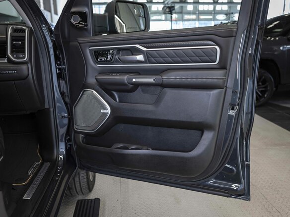 2026 Ram 1500 Crew Cab V Рестайлинг, синий, 9990000 рублей - вид 21