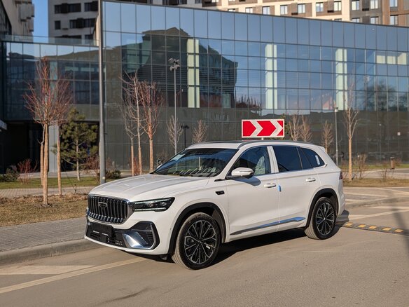 2026 Geely Monjaro (Xingyue L) I Рестайлинг 2 (China Market), белый, 3990000 рублей - вид 1