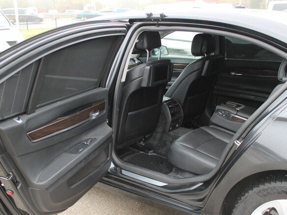 2010 BMW 7 серии Long 750Li V (F01/F02/F04), чёрный, 1415000 рублей - вид 12