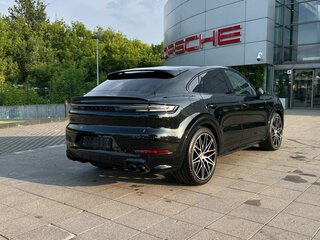 2026 Porsche Cayenne GTS Coupé III Рестайлинг, чёрный, 26400000 рублей, вид 3