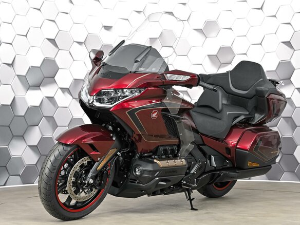 2025 Honda GL 1800 Gold Wing, красный, 3599000 рублей - вид 1