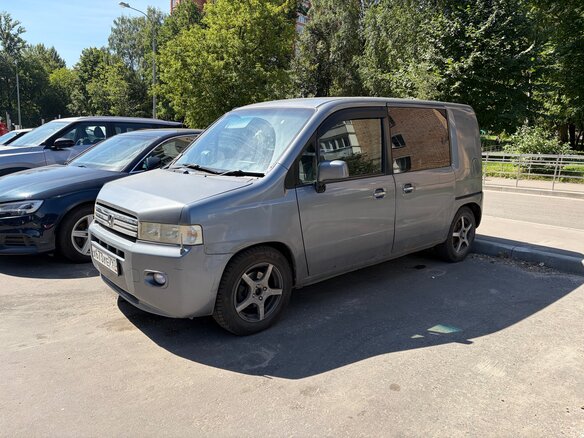 2004 Honda Mobilio Spike I, серебристый, 350000 рублей