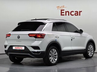 2021 Volkswagen T-Roc I, белый, 1689000 рублей, вид 2