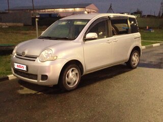 2010 Toyota Sienta I Рестайлинг 1, серый, 600000 рублей, вид 1