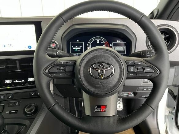 2026 Toyota Yaris IV Рестайлинг, белый, 5140000 рублей - вид 8