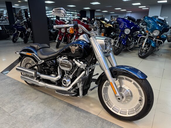 2017 Harley-Davidson Fat Boy, синий, 2190000 рублей - вид 3