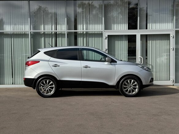 2015 Hyundai ix35 I Рестайлинг, серебристый, 1520000 рублей - вид 3