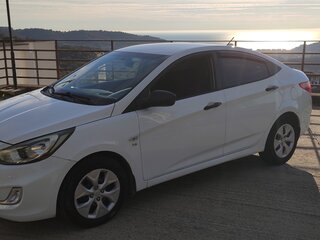 2014 Hyundai Solaris I, белый, 750000 рублей, вид 3