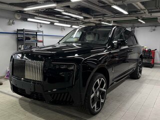 2026 Rolls-Royce Cullinan Black Badge I Рестайлинг (Series II), чёрный, 72000000 рублей, вид 1