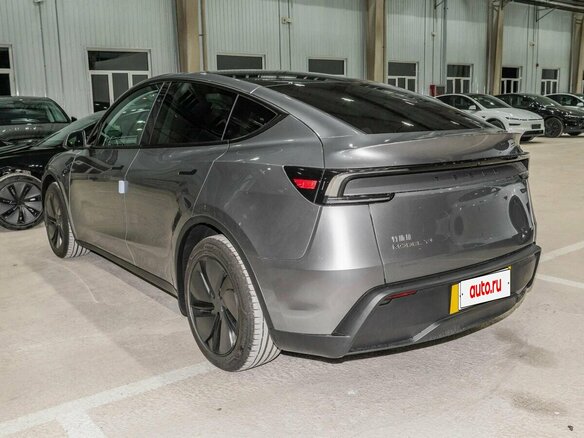 2025 Tesla Model Y Long Range I Рестайлинг, серебристый, 7639800 рублей - вид 4