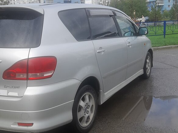 2002 Toyota Ipsum II (M20), серебристый, 850000 рублей