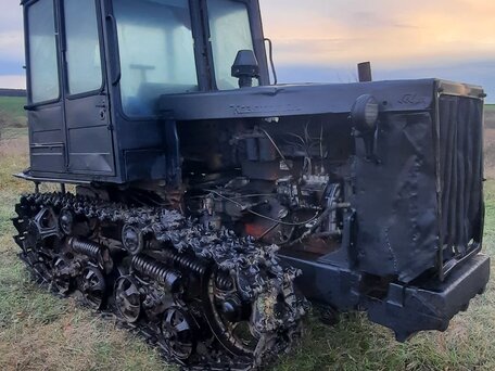 1995 ВгТЗ ДТ-75/ДЗ-42, чёрный, 350000 рублей, вид 2