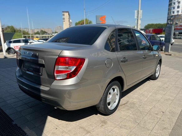 2022 Lada (ВАЗ) Granta I Рестайлинг, серый, 690000 рублей - вид 4