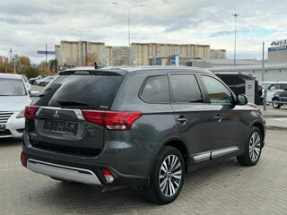 2020 Mitsubishi Outlander III Рестайлинг 3, серый, 2550000 рублей, вид 4