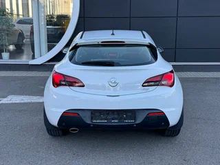 2012 Opel Astra GTC J Рестайлинг, белый, 844000 рублей, вид 5