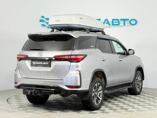 2021 Toyota Fortuner II Рестайлинг, серебристый, 4445000 рублей, вид 5